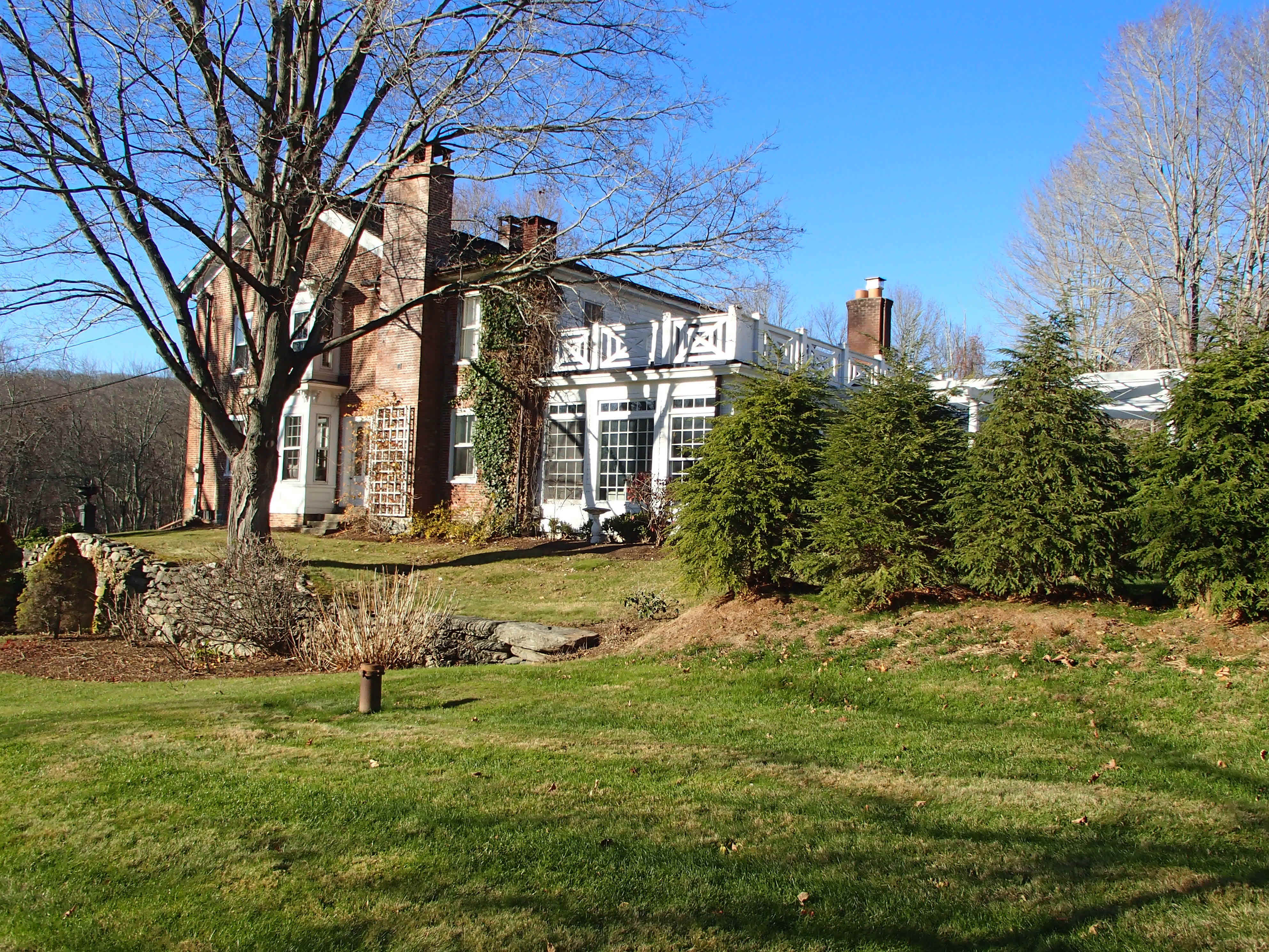 Building photograph for 380 HUT HILL RD